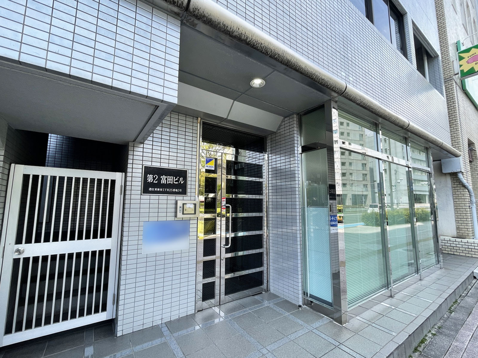 オフィスビル出入口
