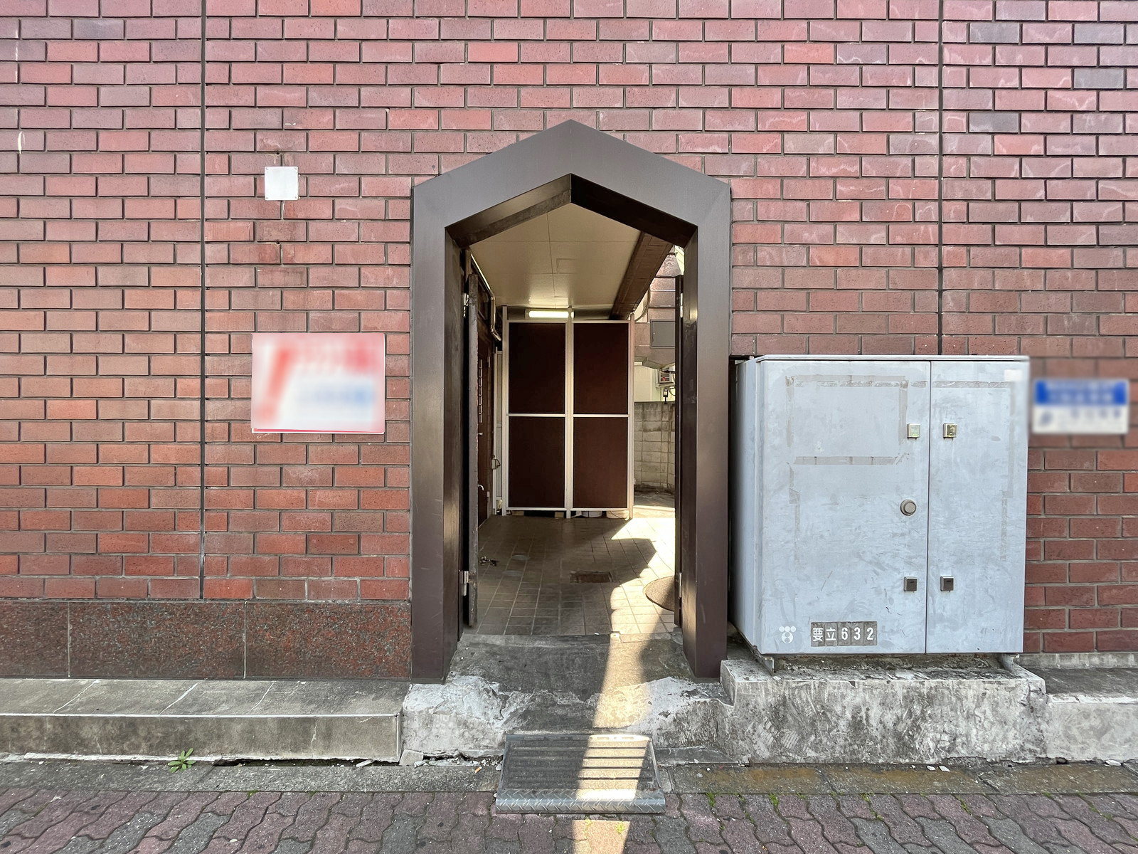 建物出入り口