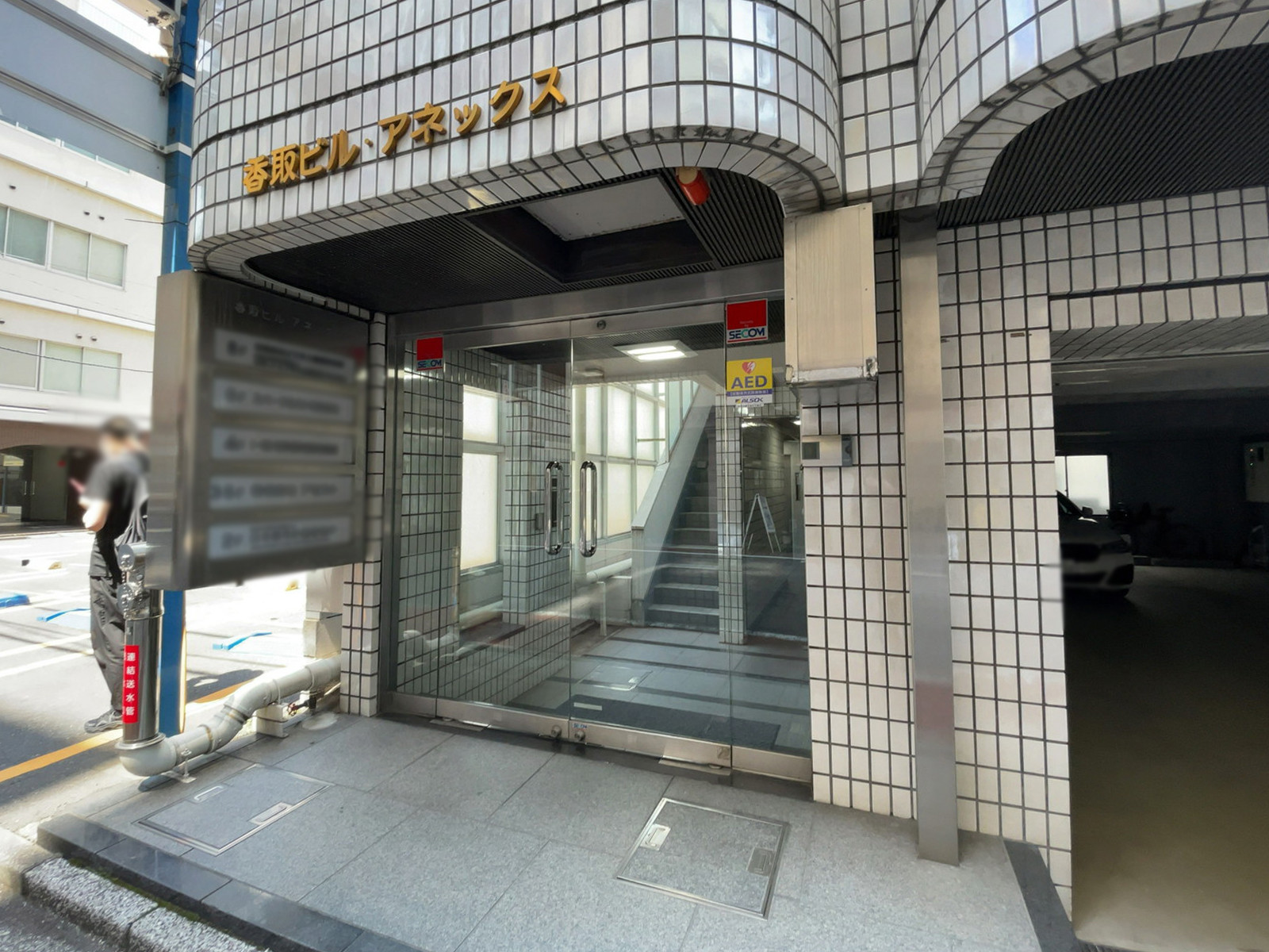 オフィスビル出入口