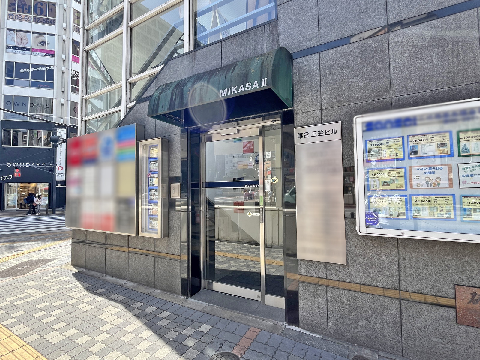 オフィスビル出入り口