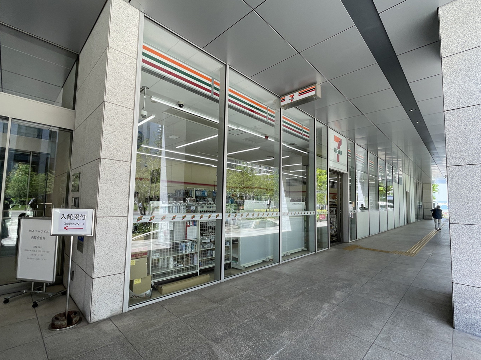 1階のセブンイレブン横浜みなとみらいパークビル店