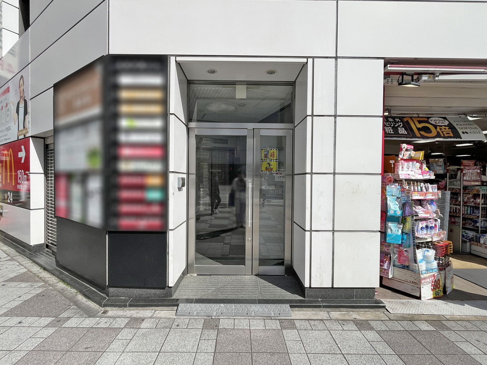 オフィスビル出入口