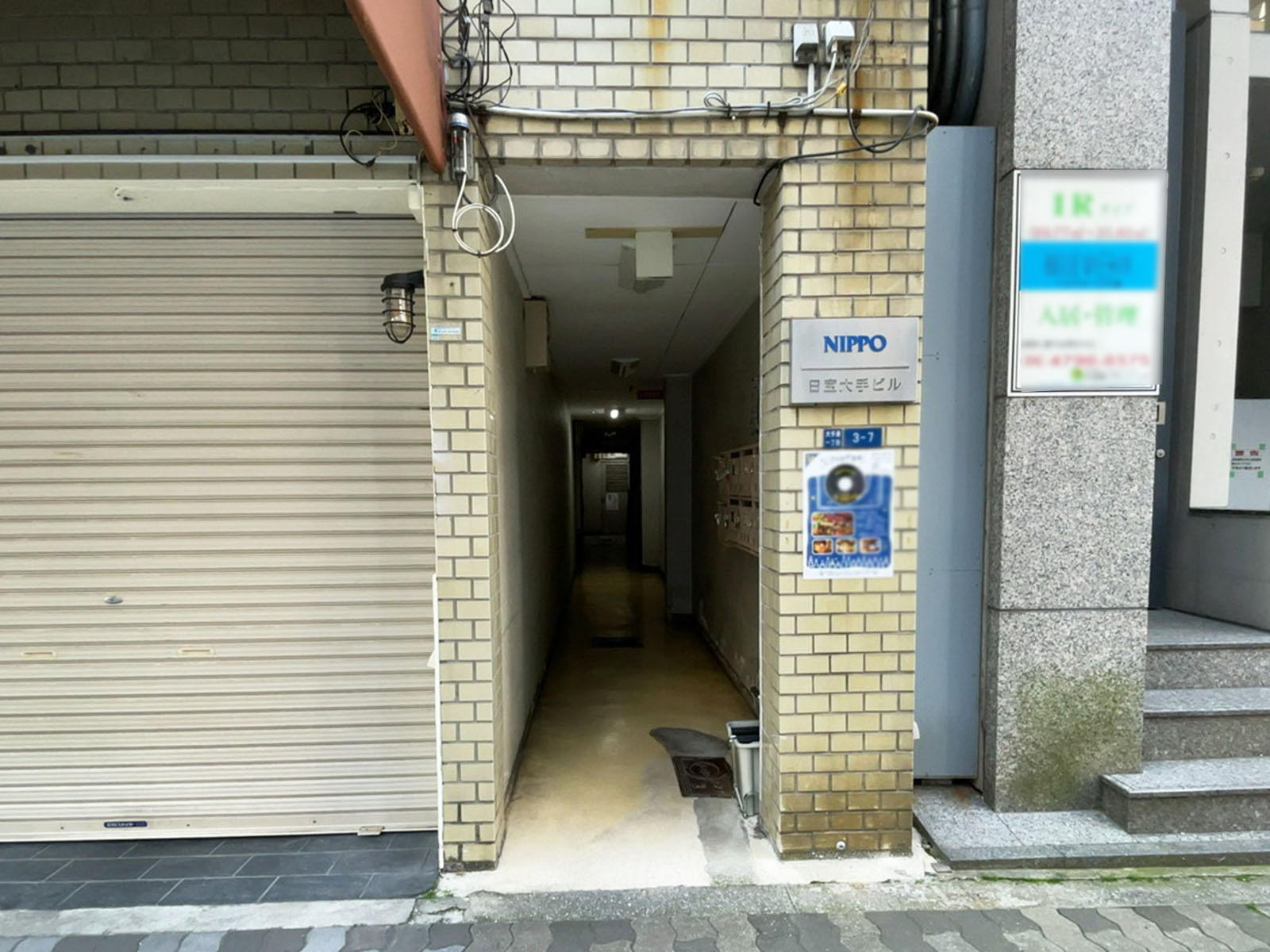 オフィスビル出入口