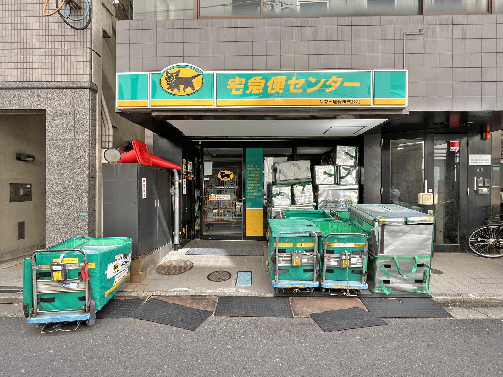 1階テナントの様子