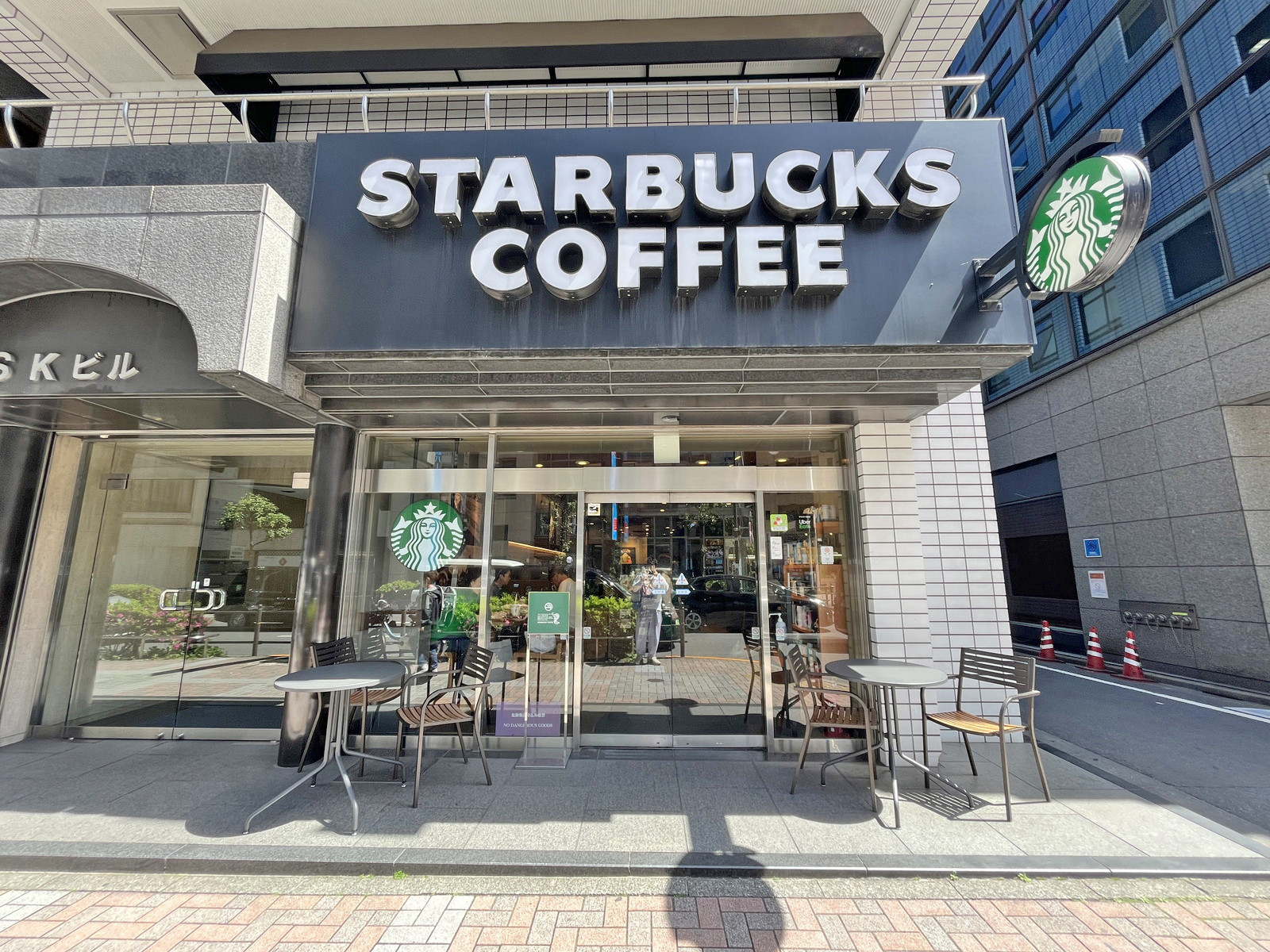 1階のスターバックス南池袋店