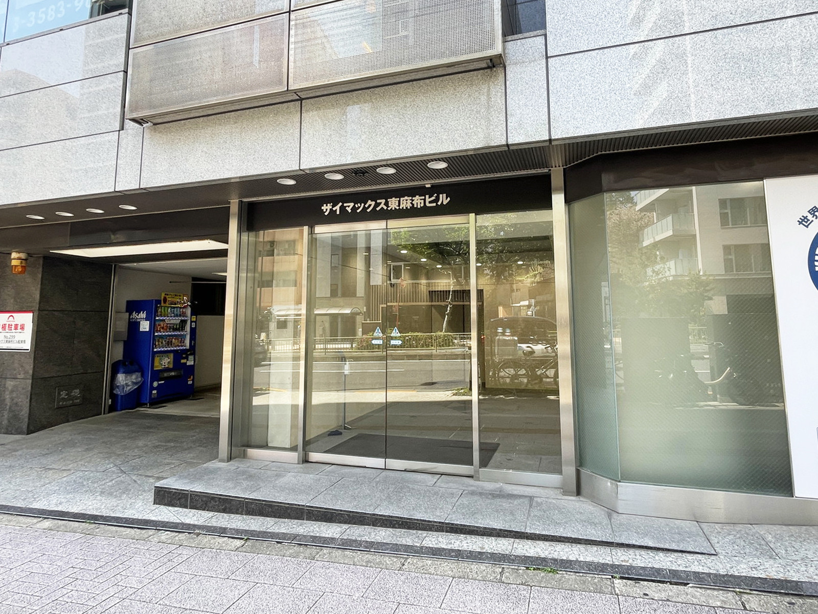 オフィスビル出入口
