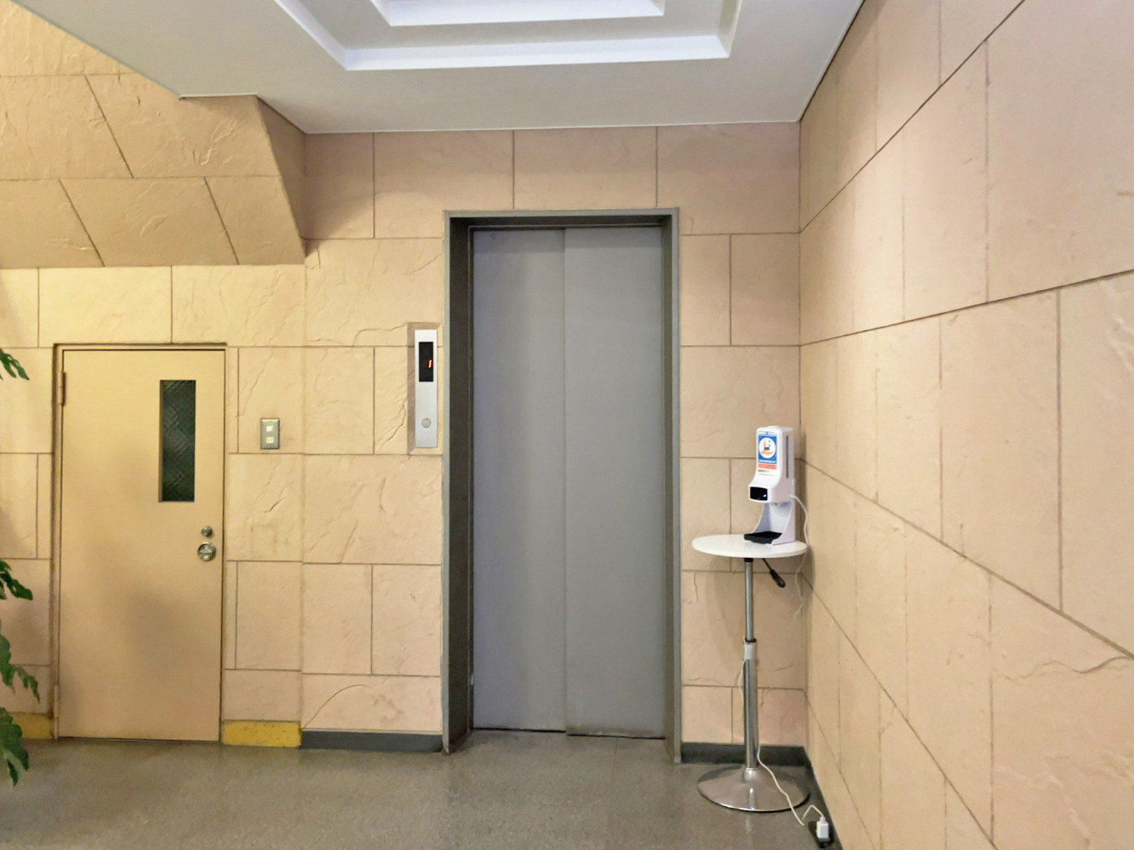 エレベーター(1基)