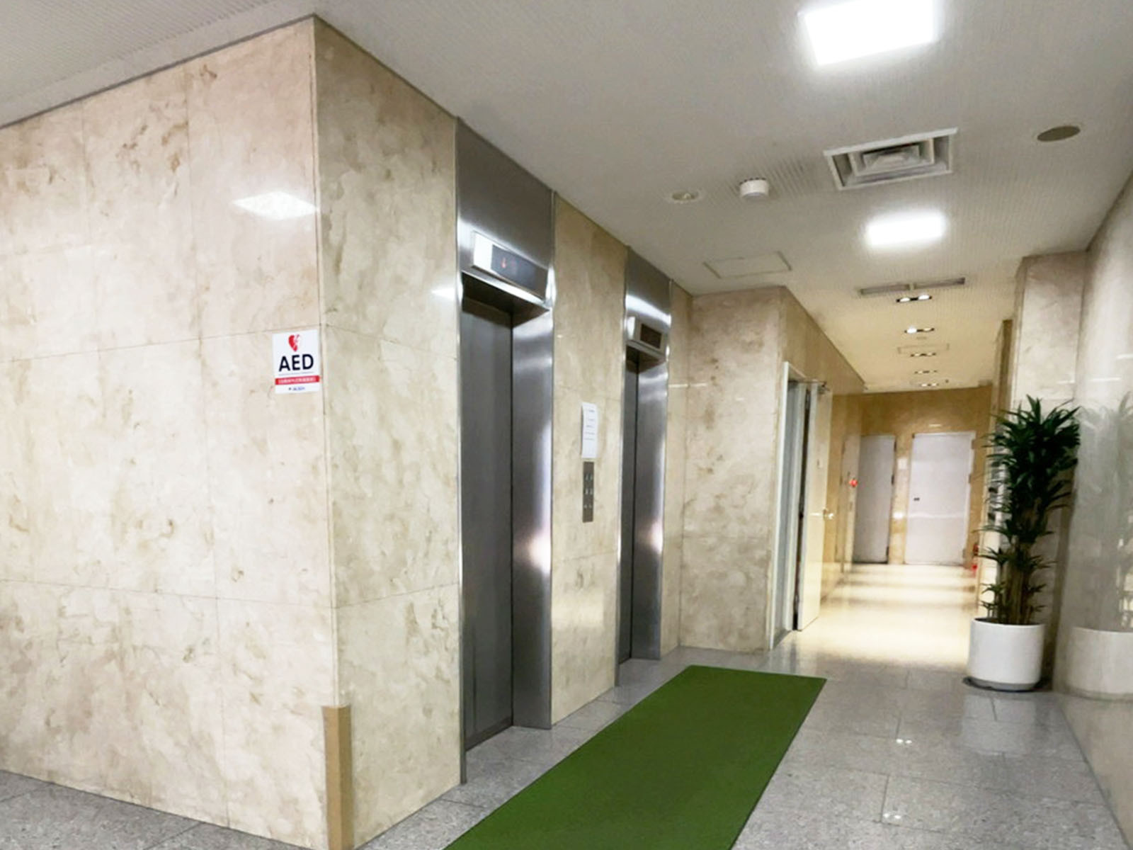 エレベーター(2基)