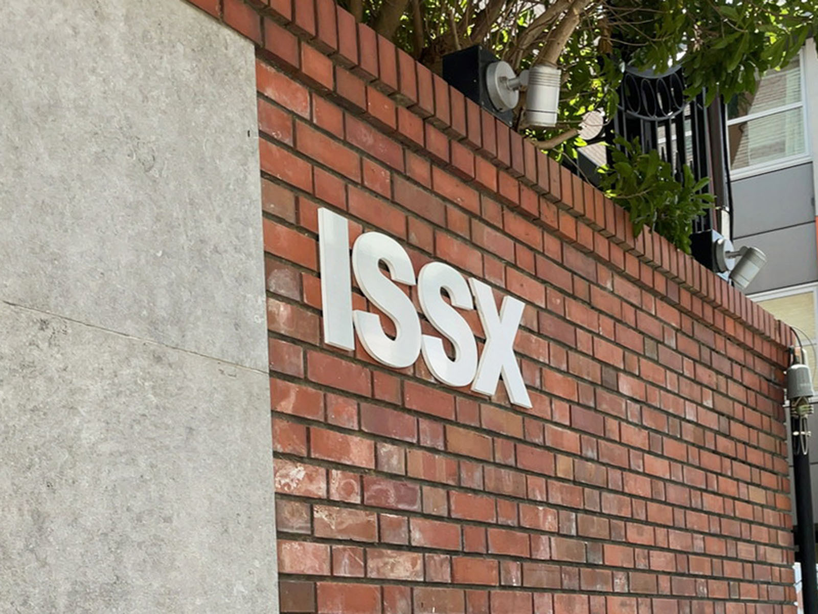 ネームプレート：ISSX