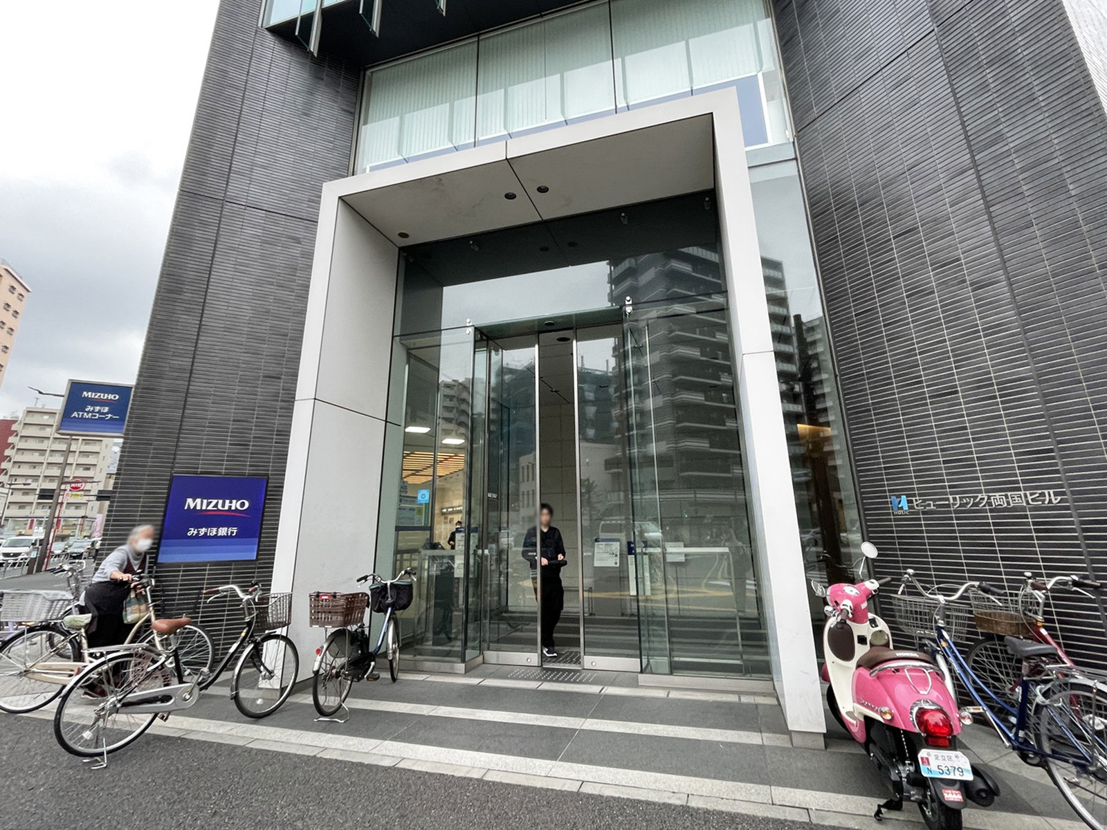 オフィスビル出入口