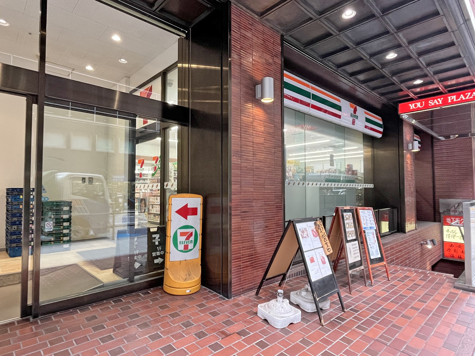 1階のセブンイレブン虎ノ門一丁目店