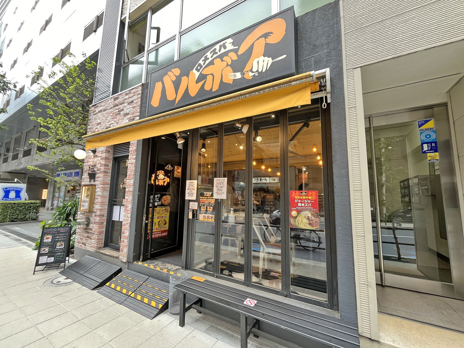 1階の飲食店