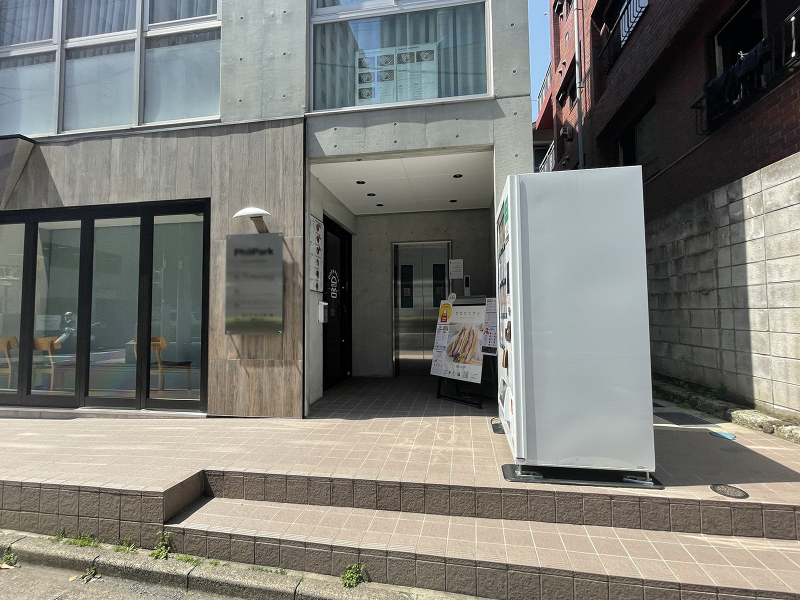 オフィスビル出入口