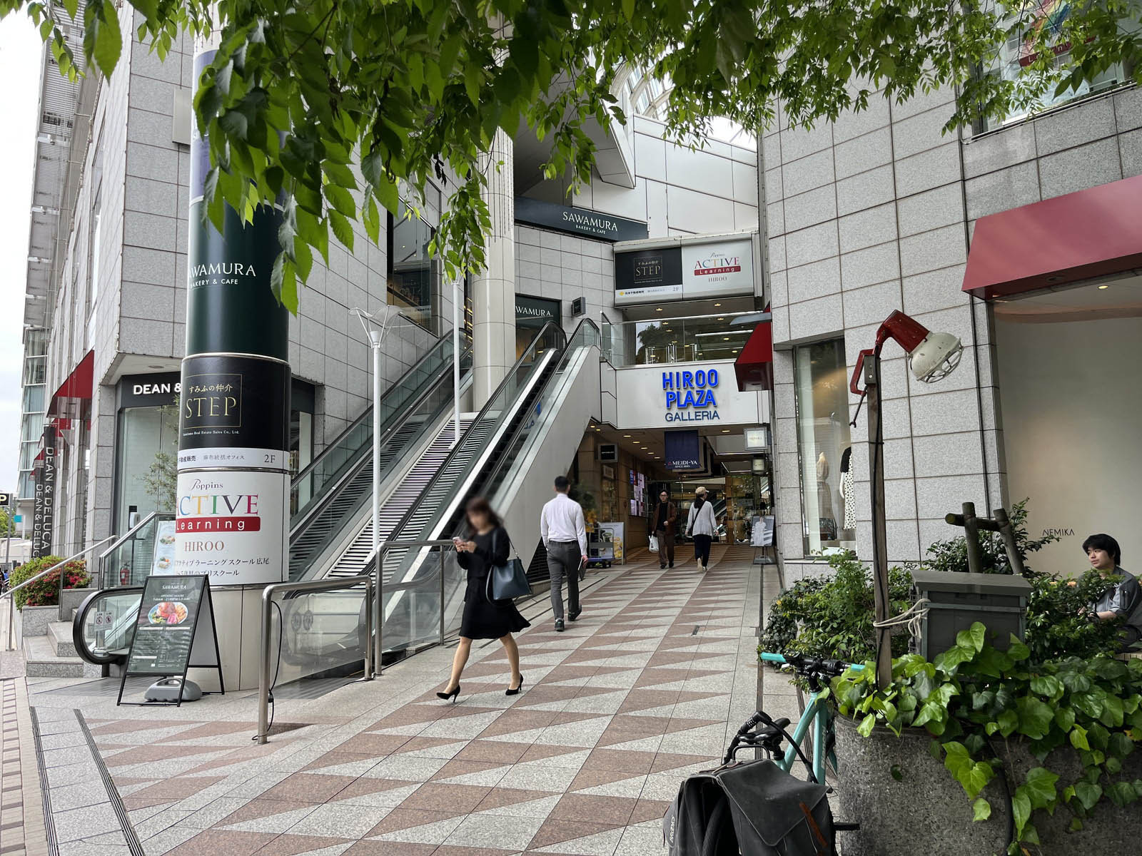 商業フロア出入口