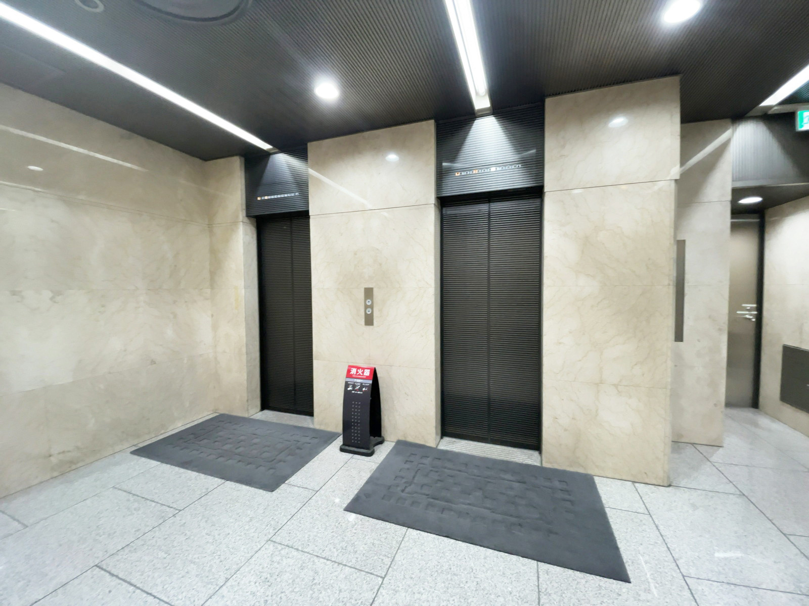 エレベーター(2基)