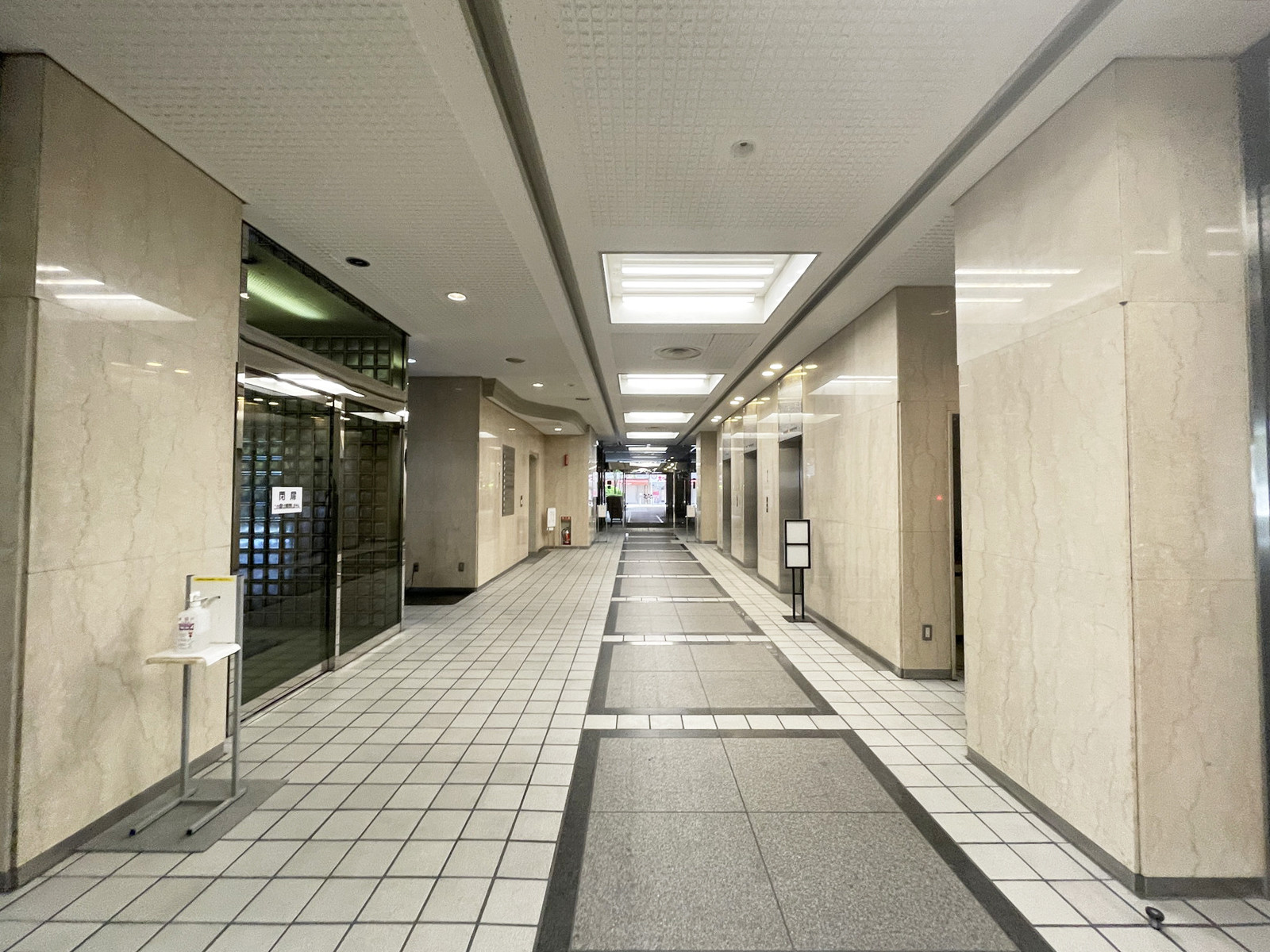 エントランスホール