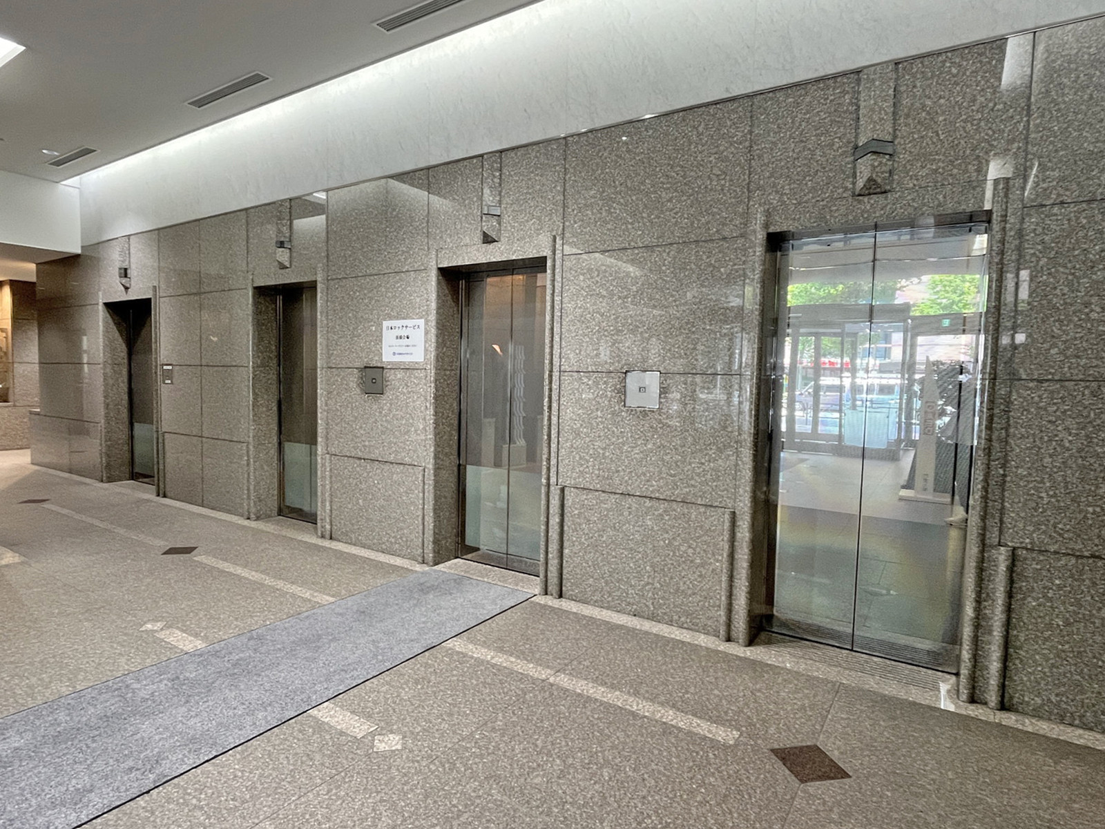 エレベーター（4基）