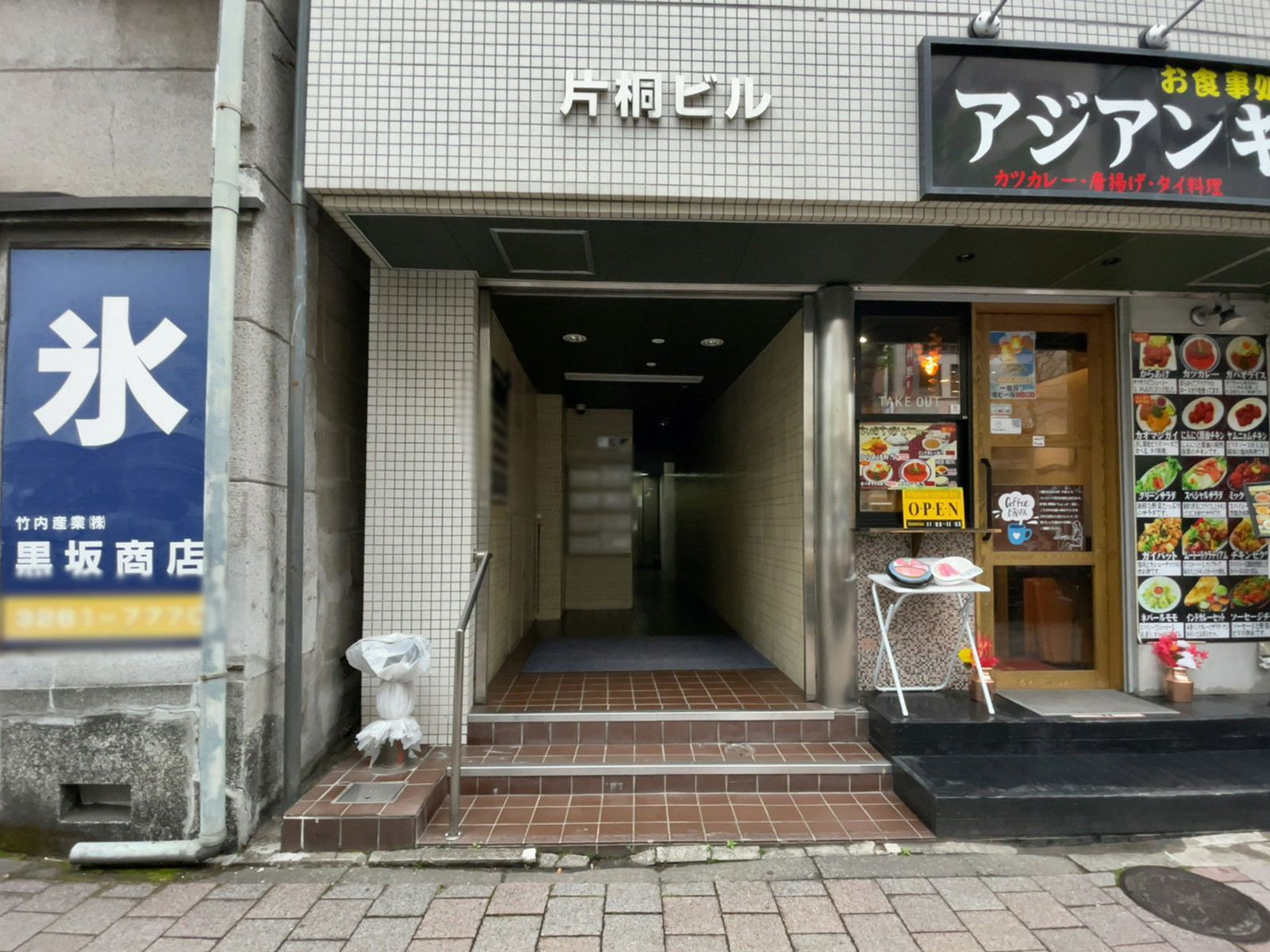 オフィスビル出入口