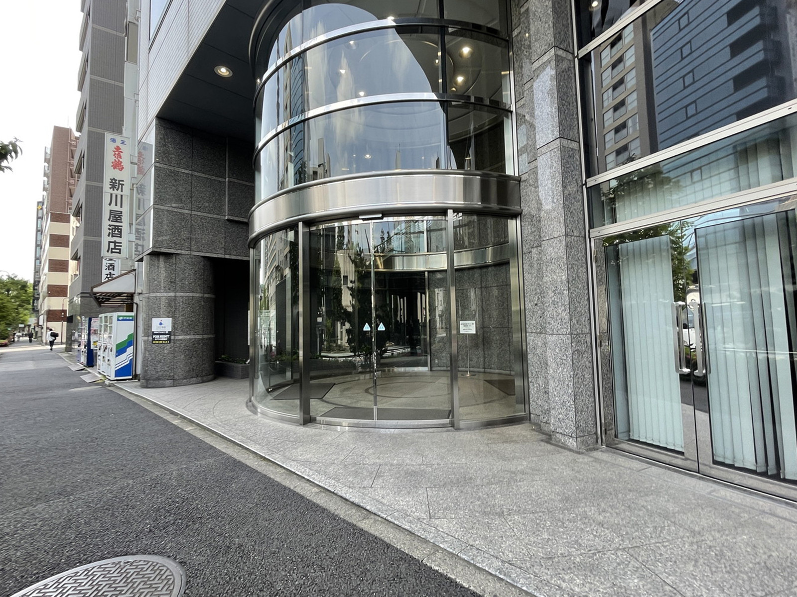 オフィスビル出入口