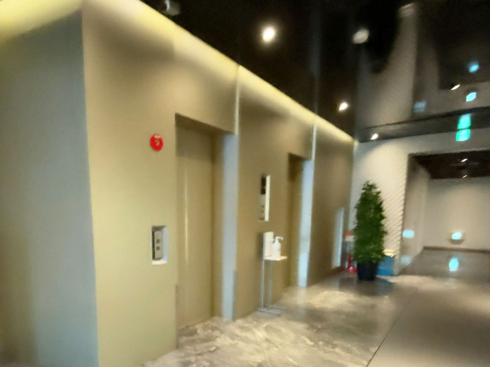 エレベーター（2基）