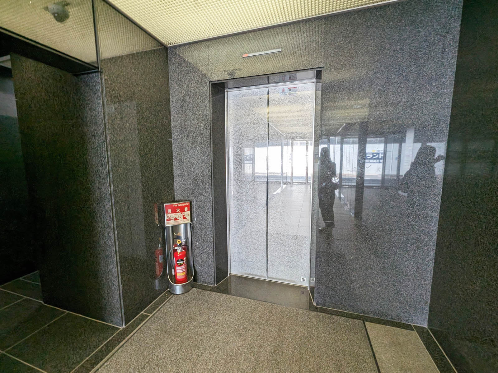 エレベーター（1基）