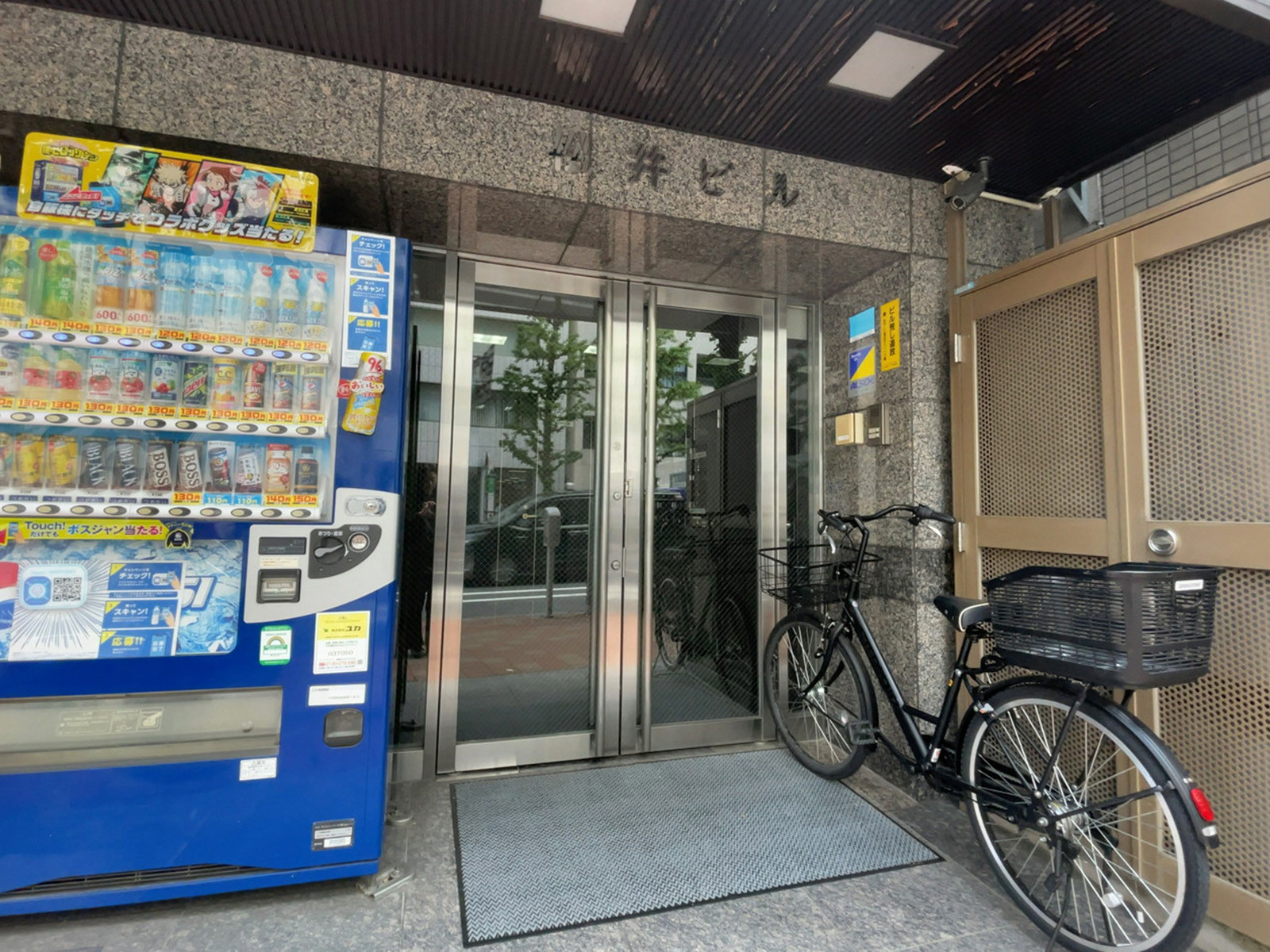 オフィスビル出入口