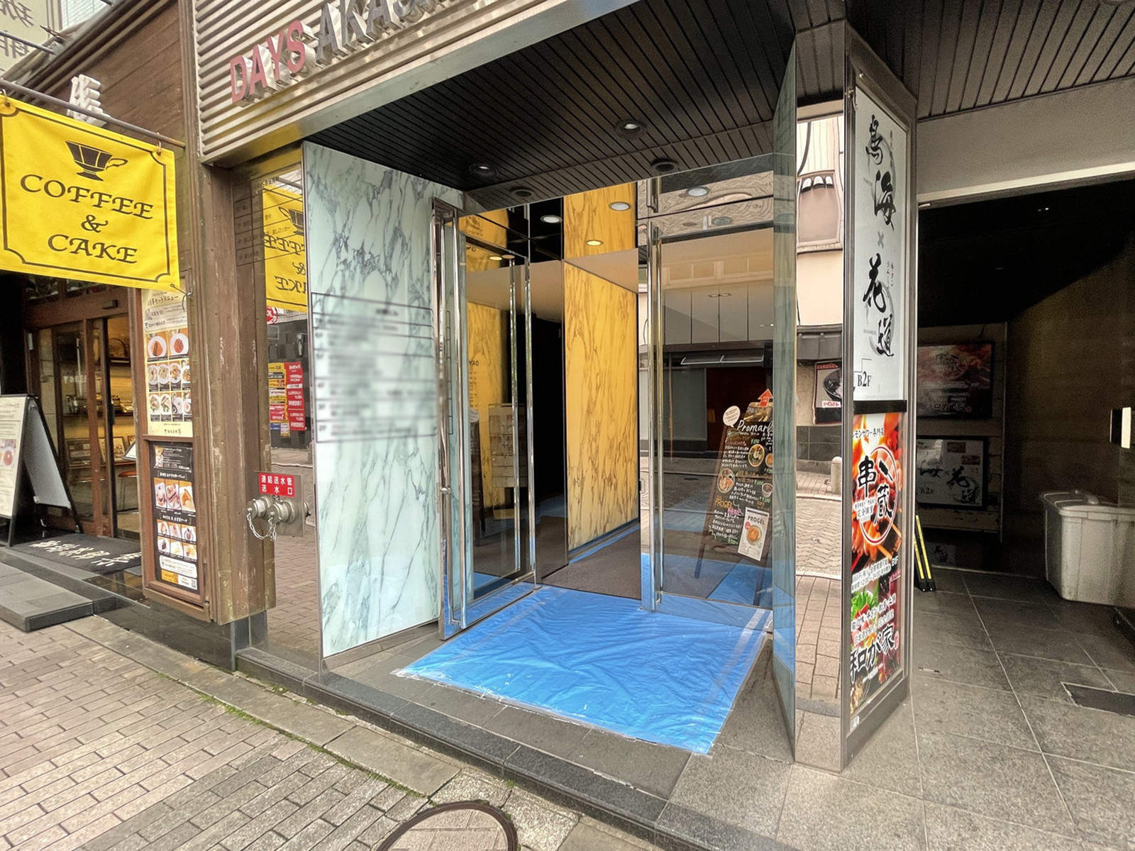 オフィスビル出入口