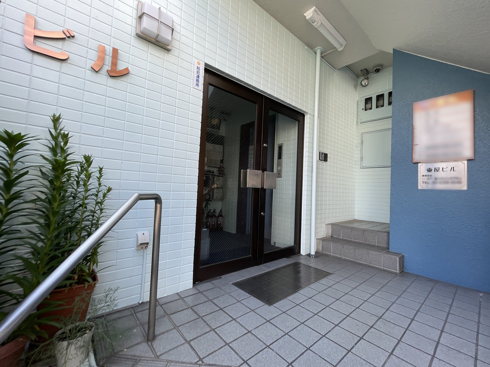 オフィスビル出入口