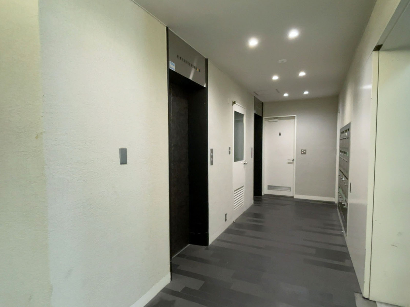 エレベーター(2基)