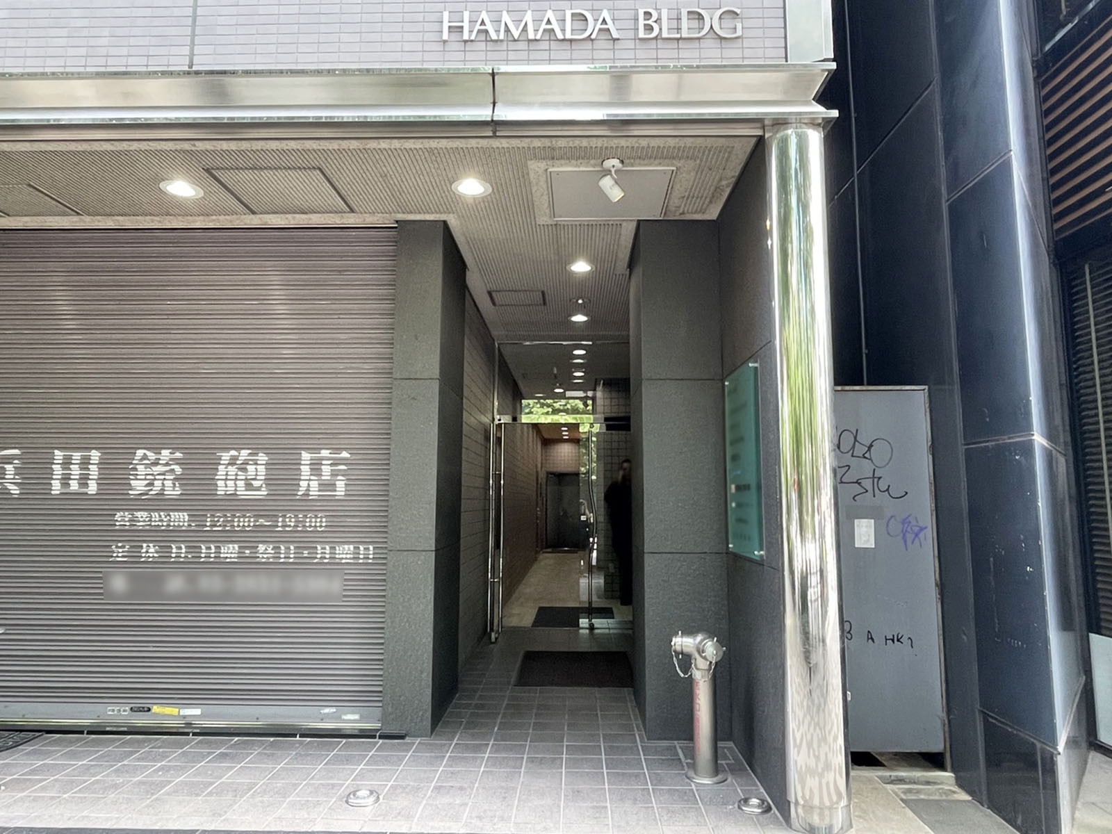 オフィスビル出入口