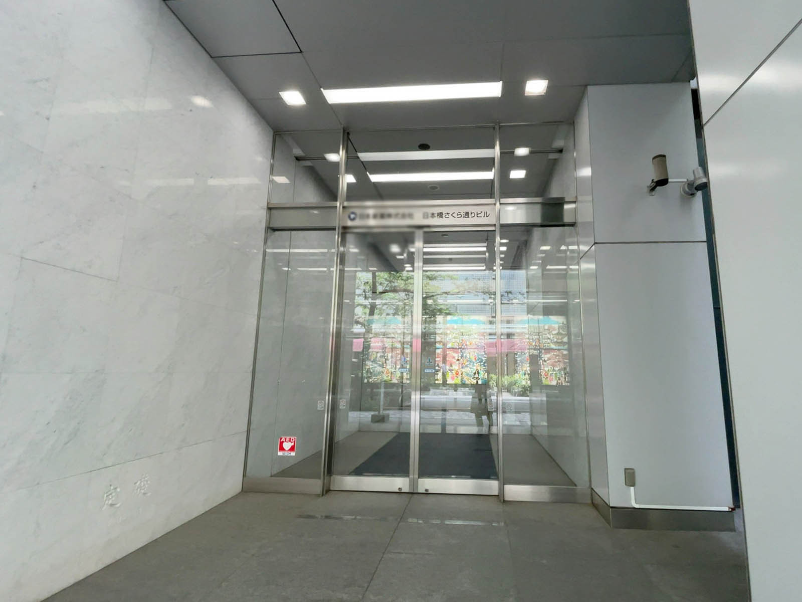 オフィスビル出入口