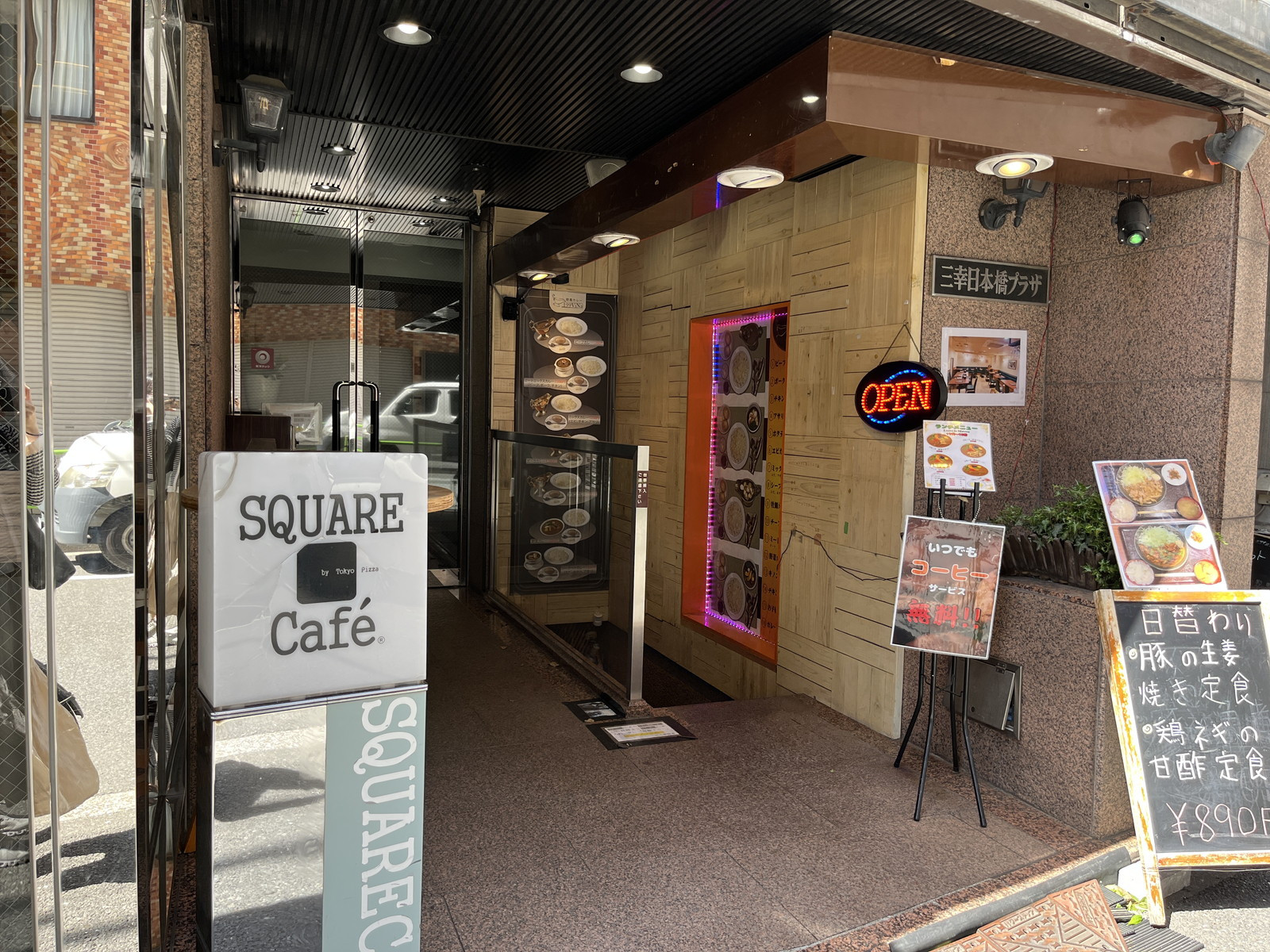 オフィスビル出入口