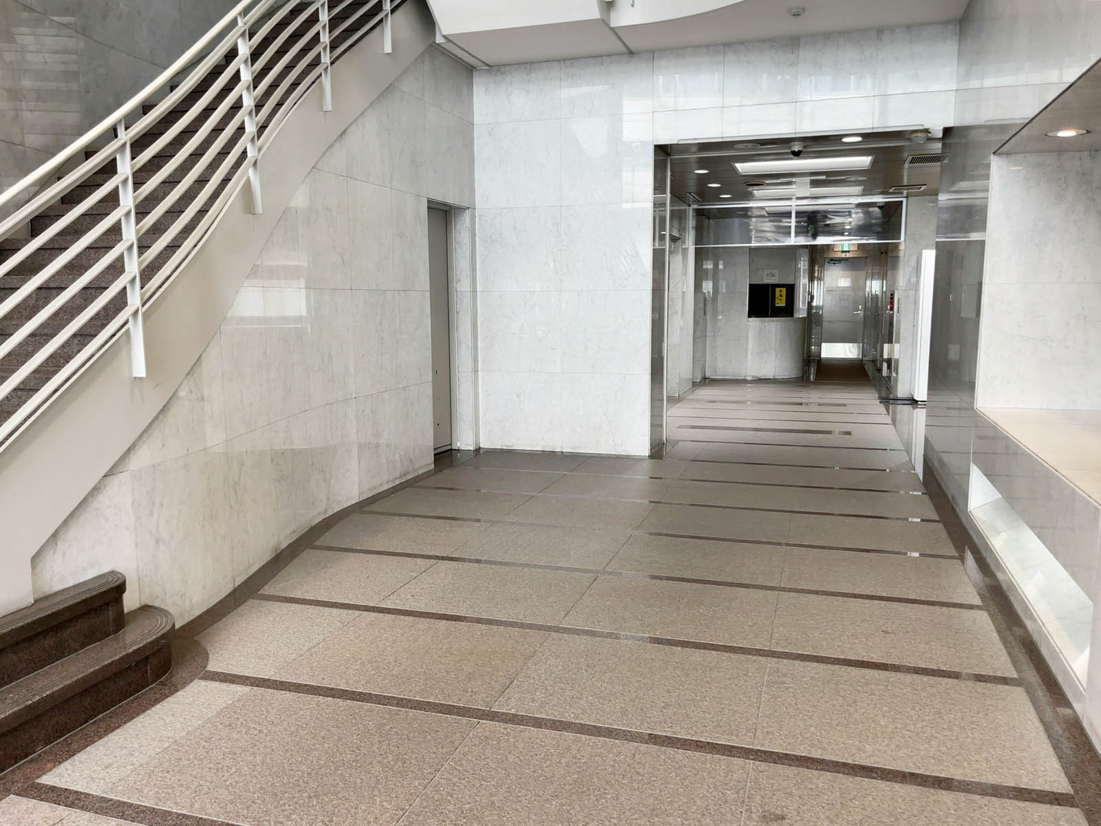 エントランスホール