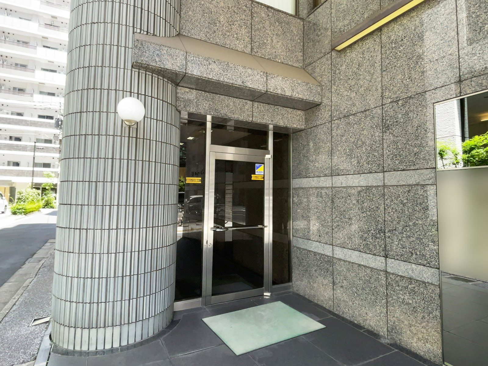 オフィスビル出入口