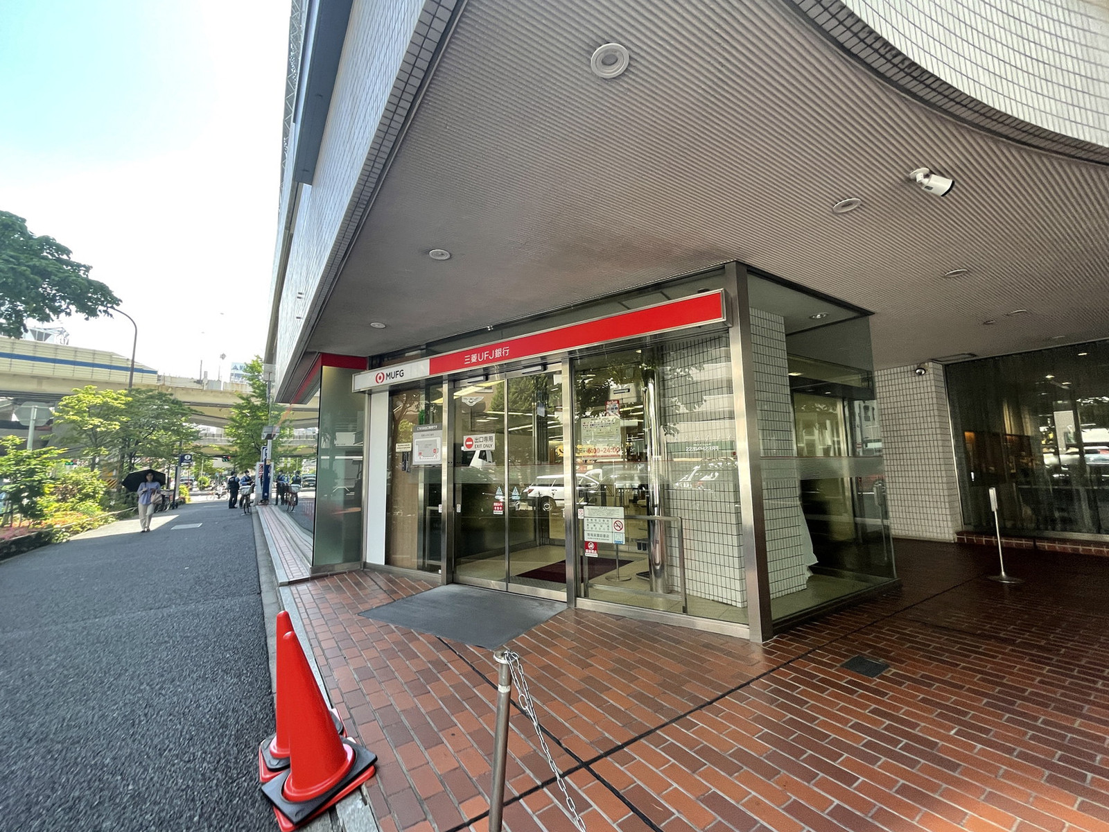 1階の三菱UFJ銀行 麻布支店