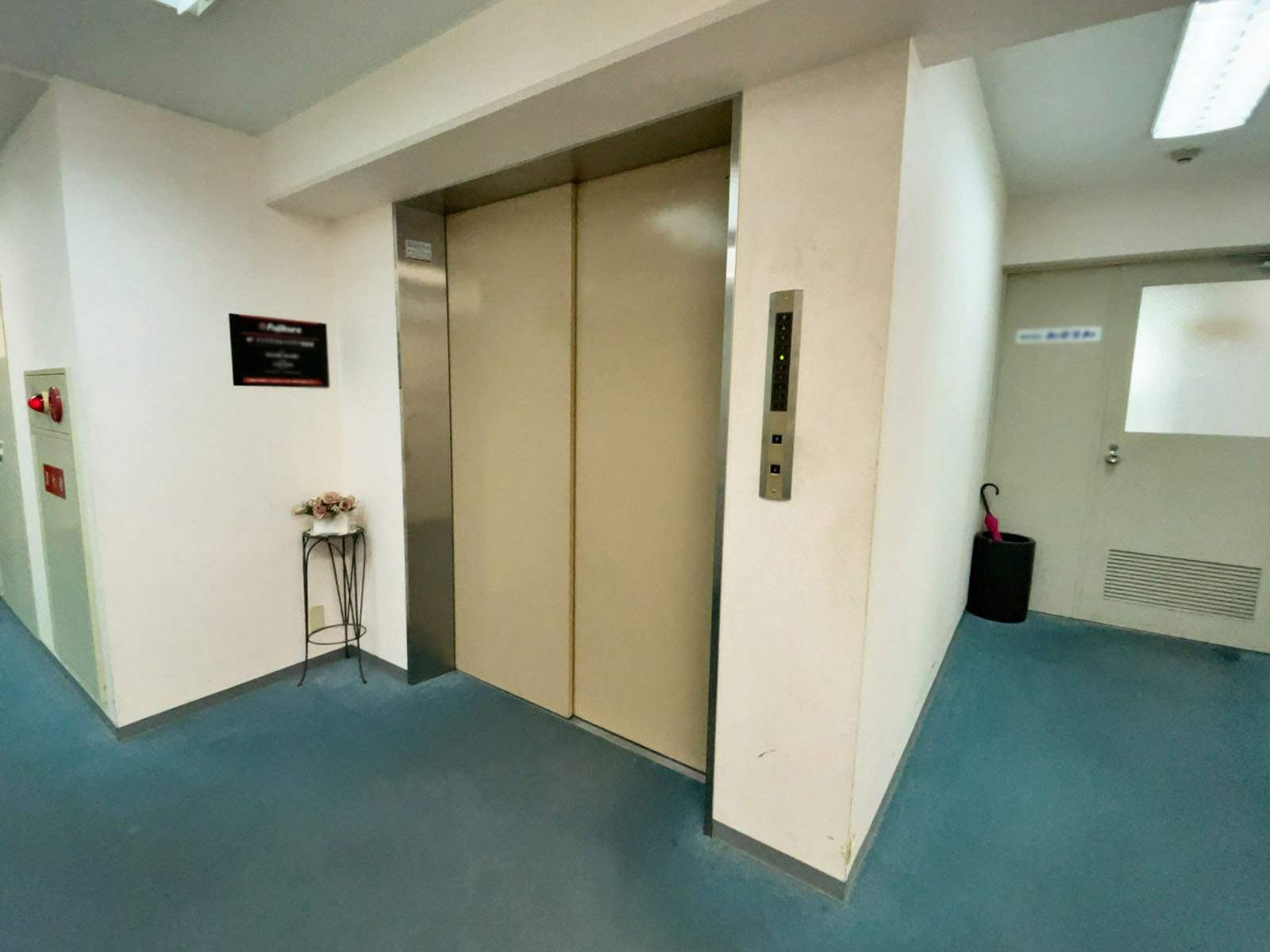 エレベーター(1基)