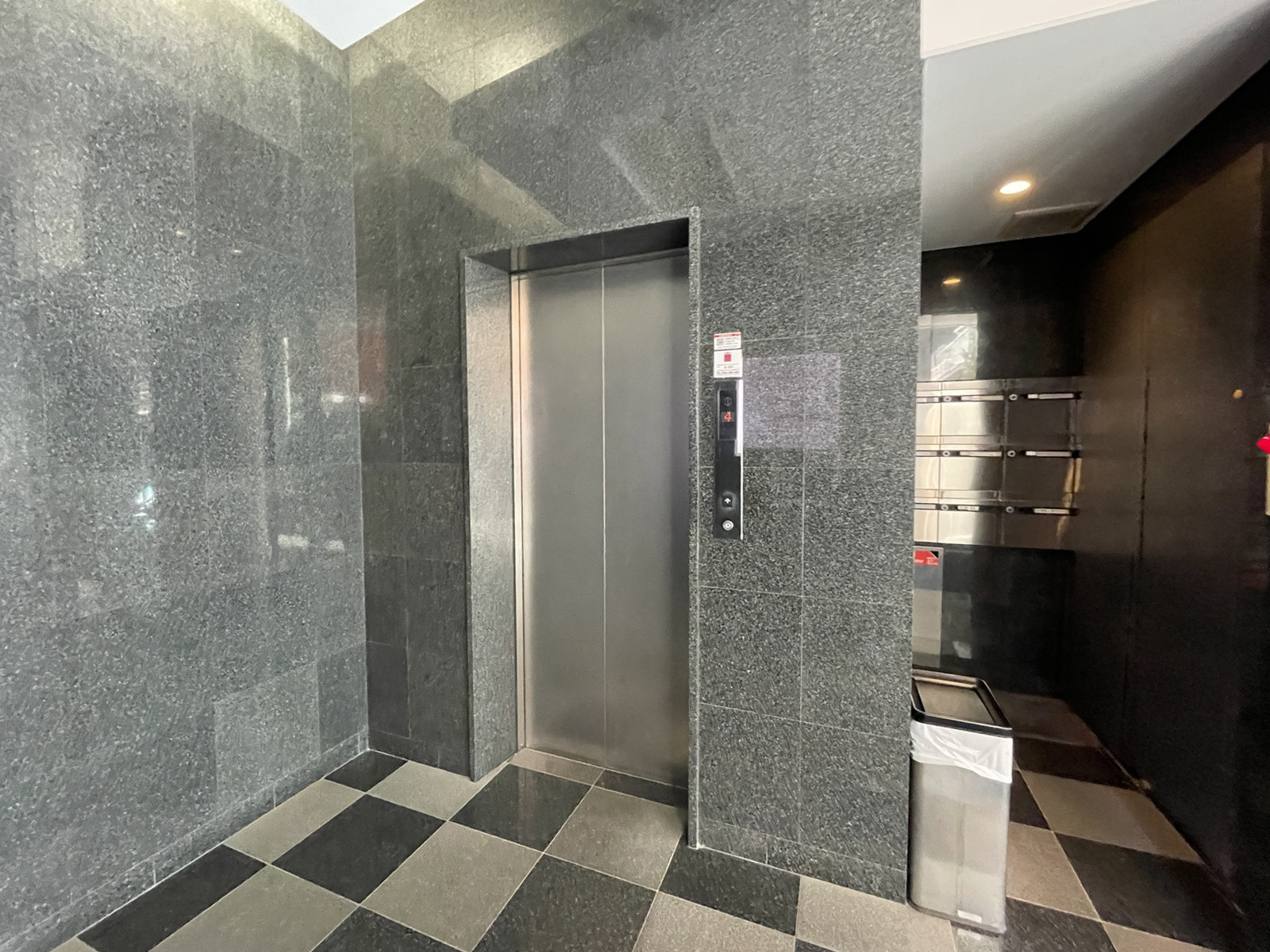 エレベーター(1基)