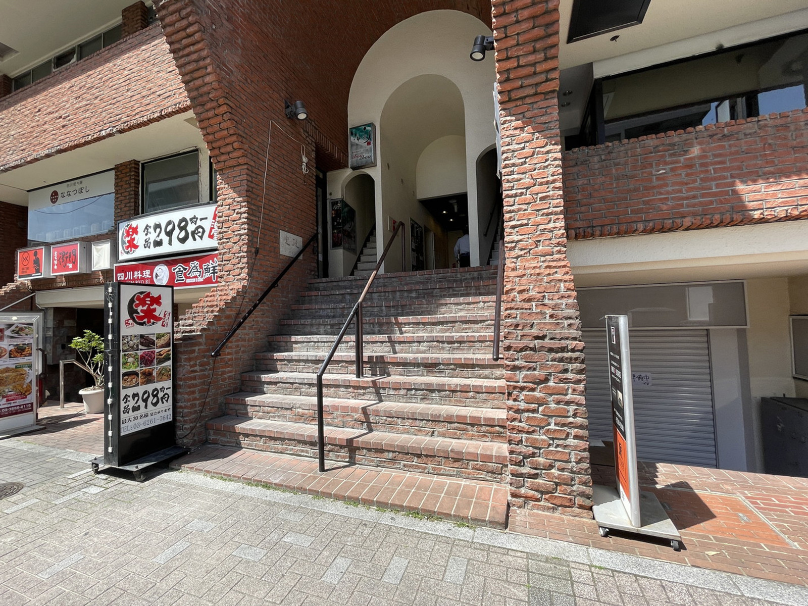 オフィスビル出入口