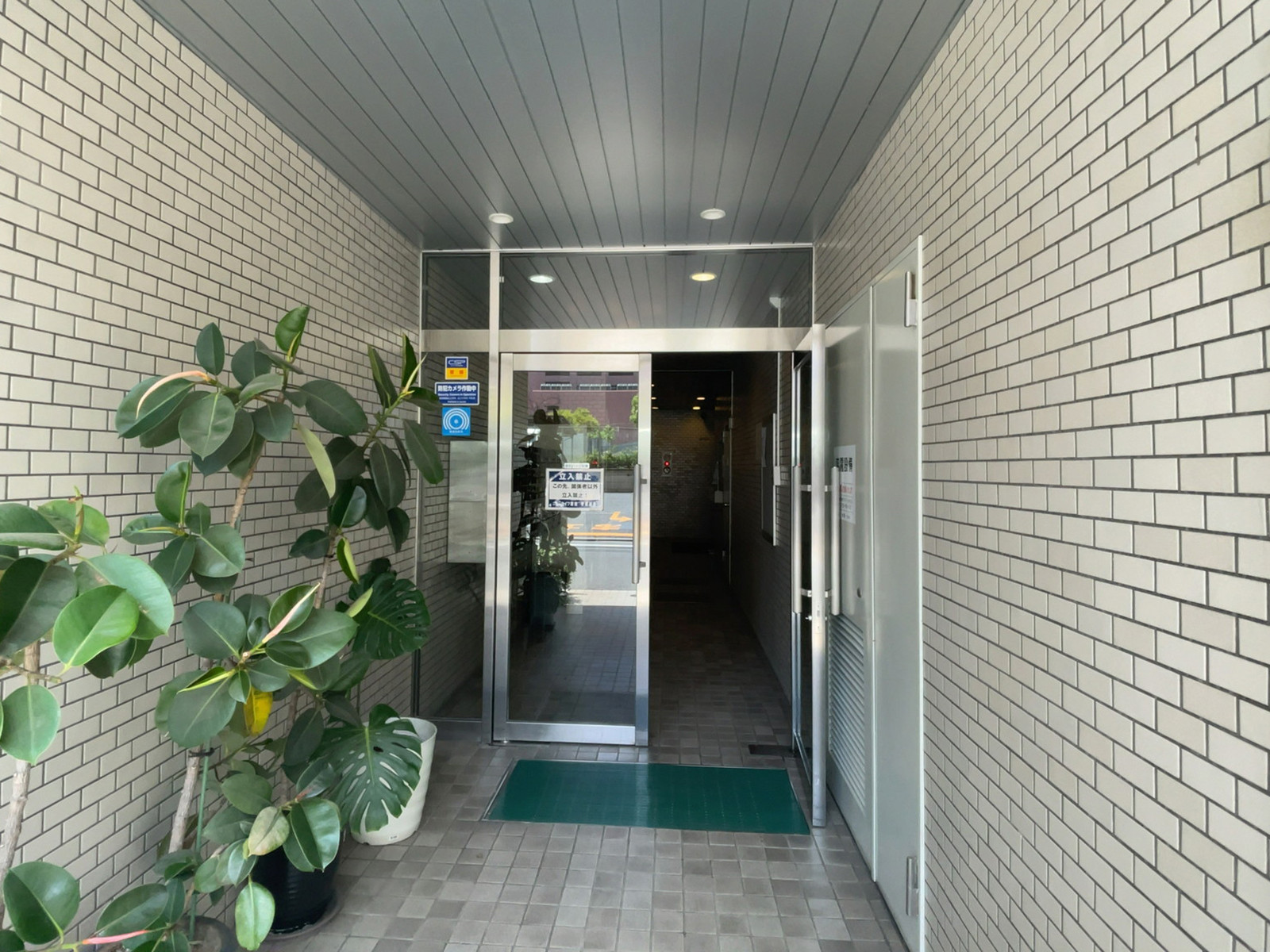 物件出入口