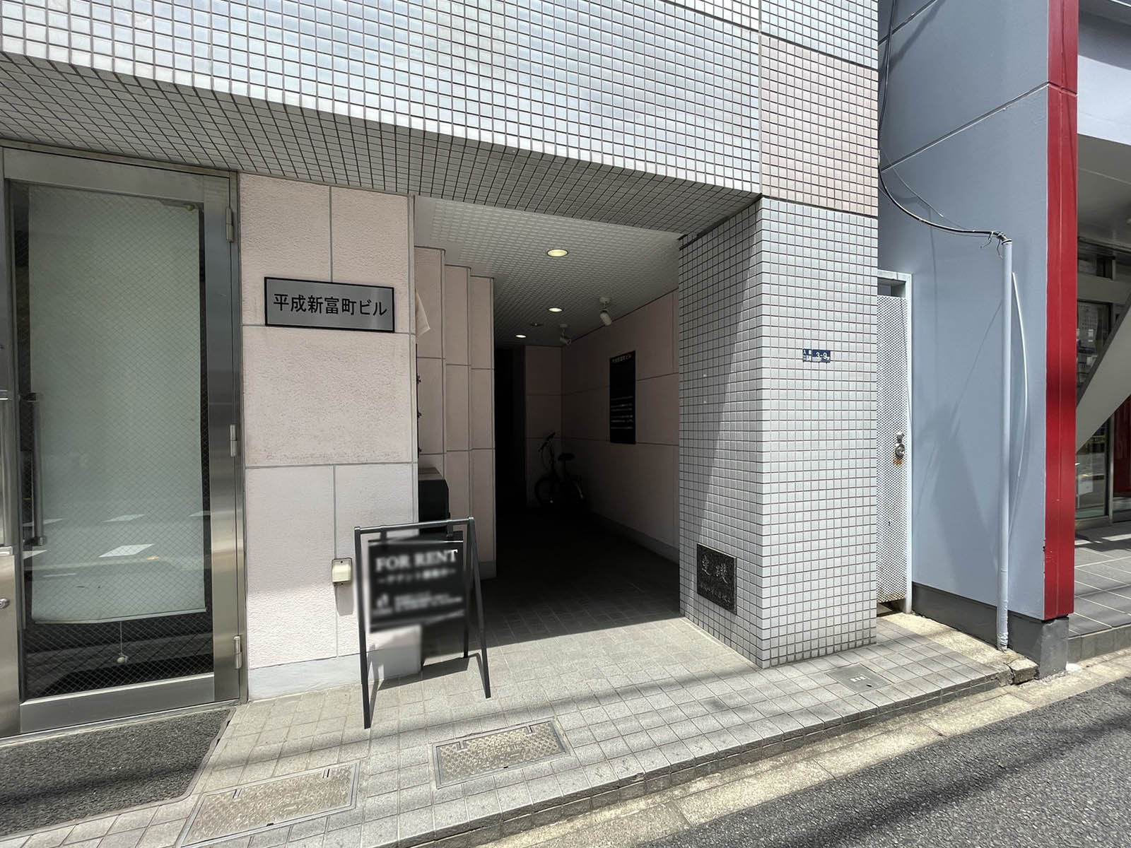 オフィスビル出入口