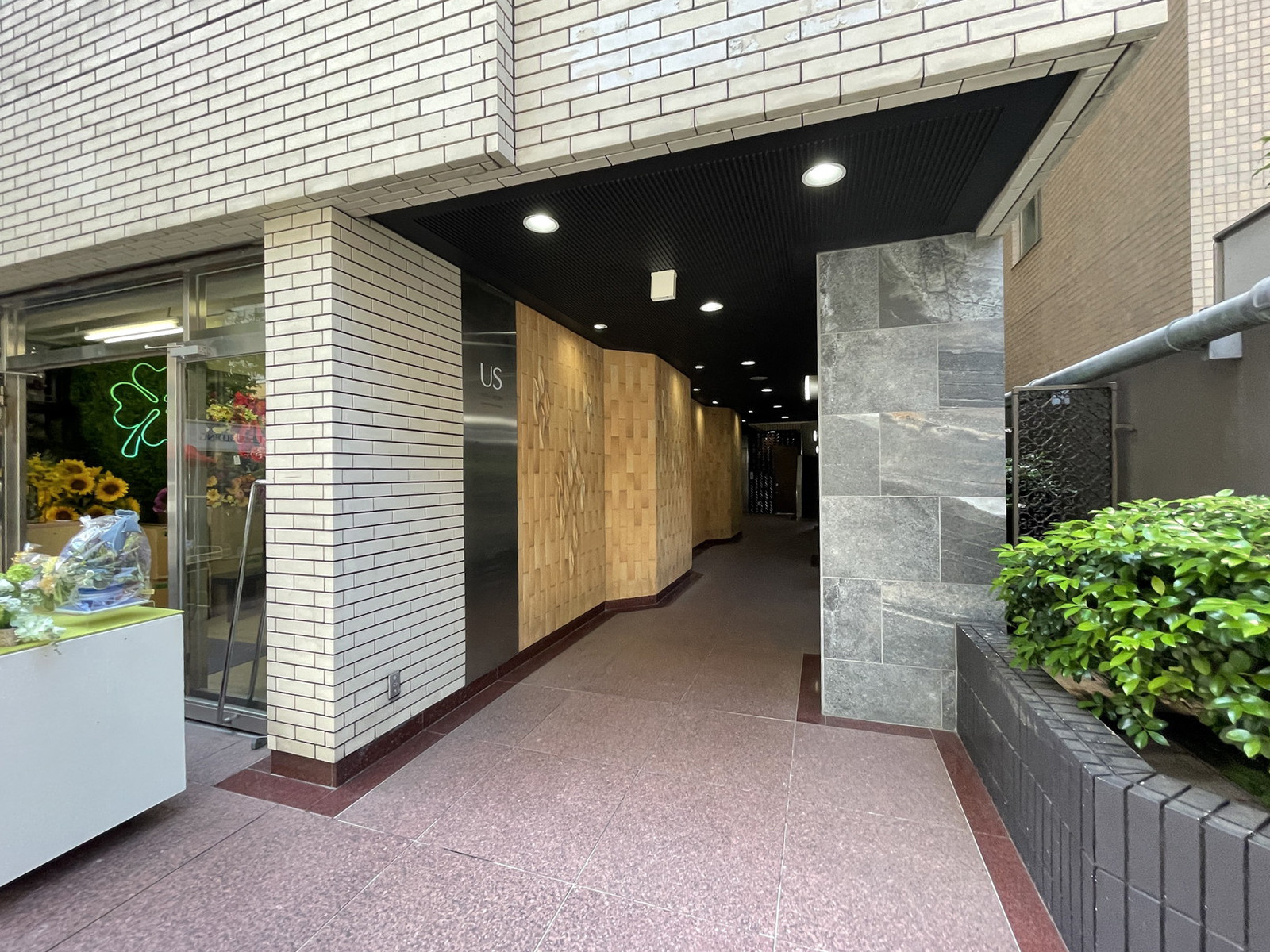 オフィスビル出入口