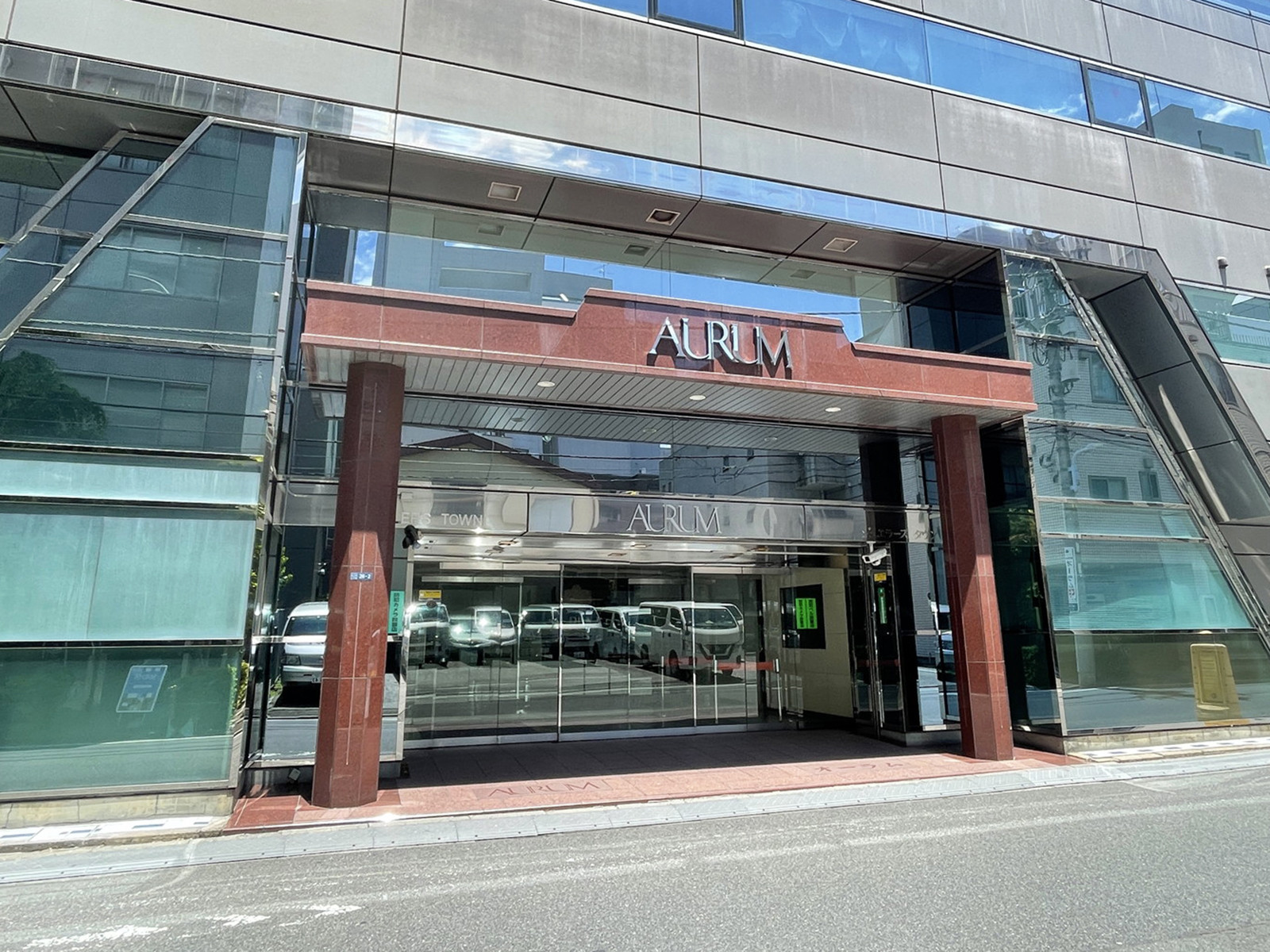 オフィスビル出入口