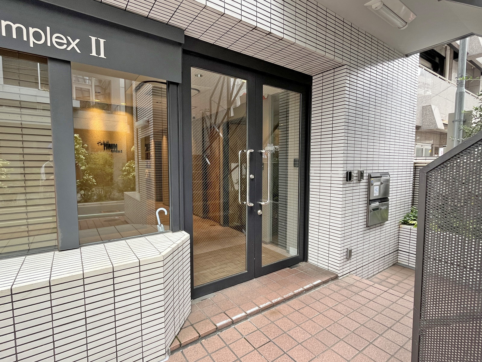 オフィス出入口