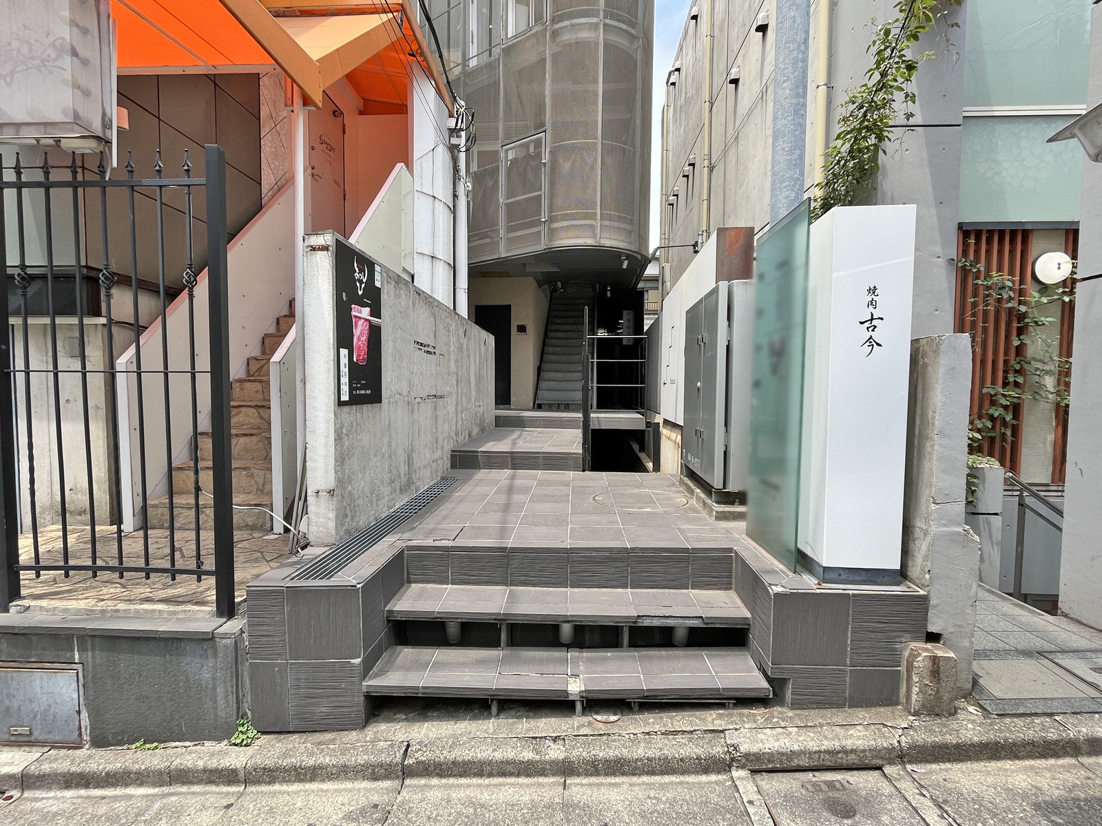 オフィスビル出入口