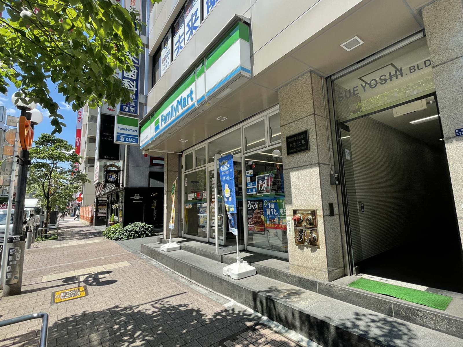 1階のファミリーマート新橋仲通り南店