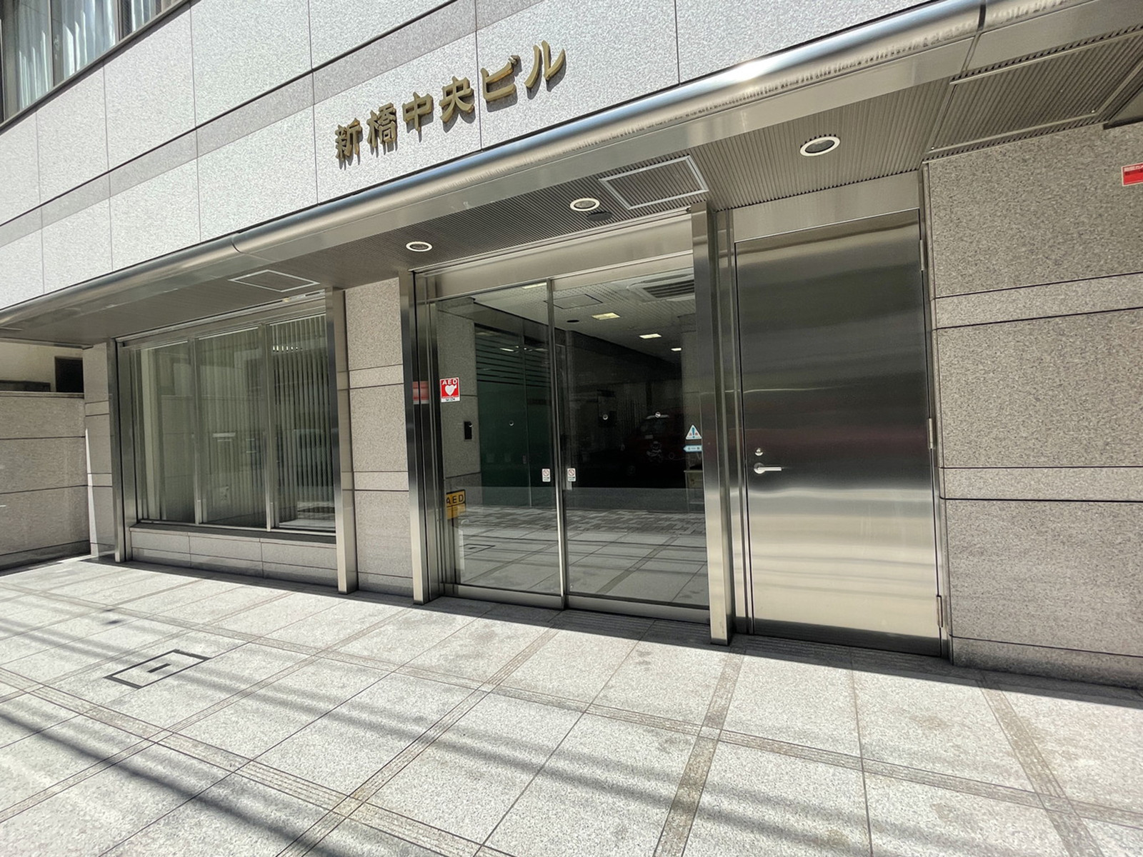 オフィスビル出入口