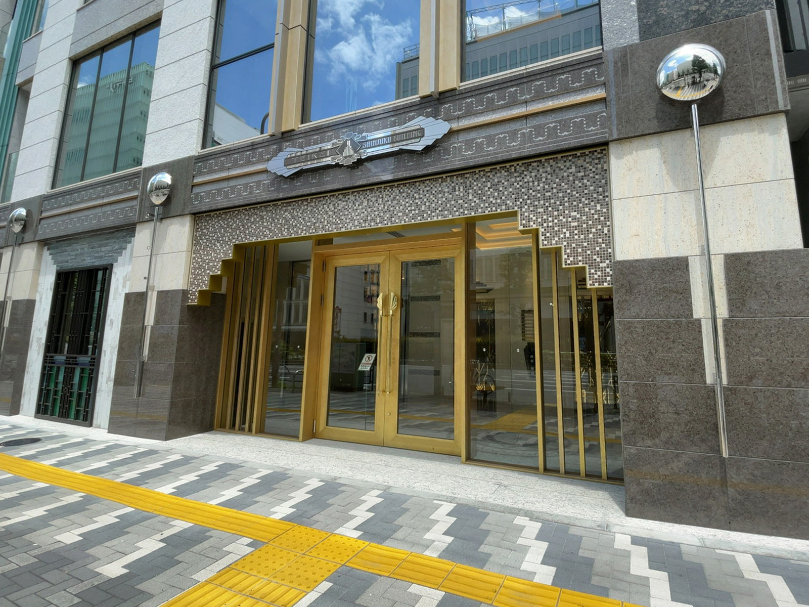 オフィスビル出入口