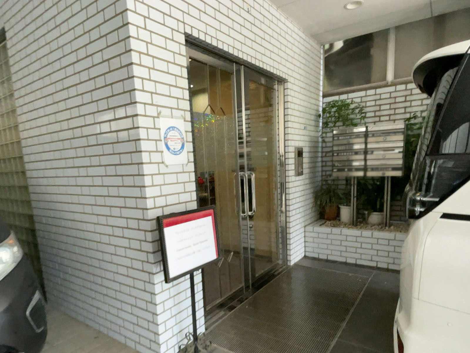 オフィスビル出入口