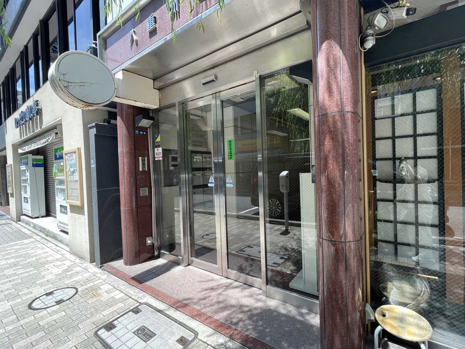 オフィスビル出入口