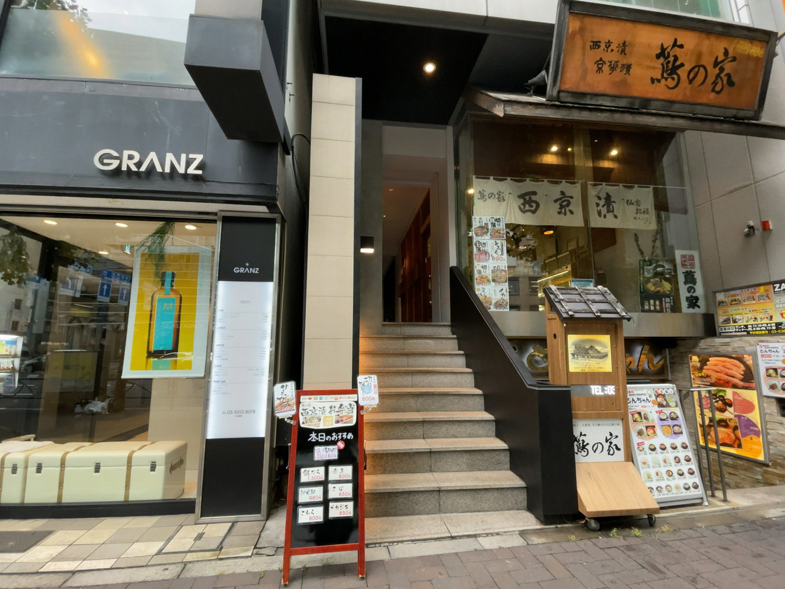 オフィスビル出入口
